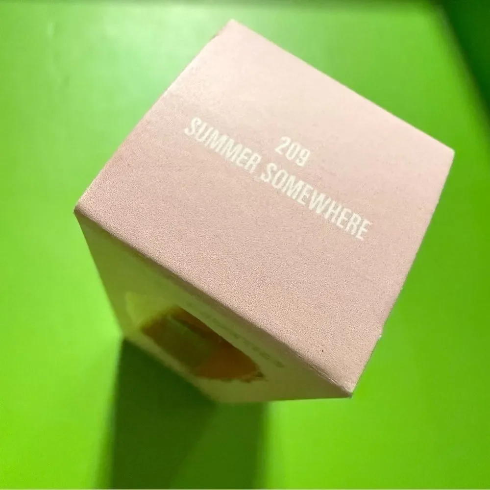 Kylie Cosmetics Matte Lipstick – Shade 209 “Summer Somewhere” (Women)